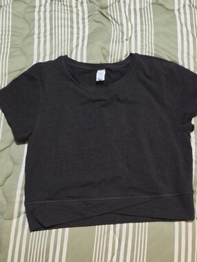 NWOT Old Navy Dark Grey/Black Cropped Tee
